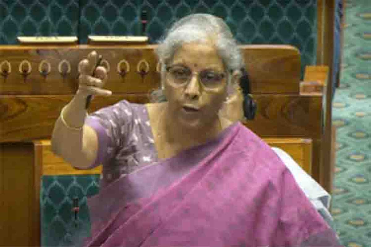 बांग्लादेश में अशांति के कारण भारत का कपड़ा उद्योग हुआ प्रभावित : निर्मला सीतारमण